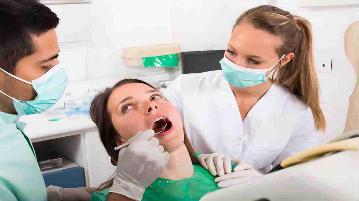 La Clinica Dental