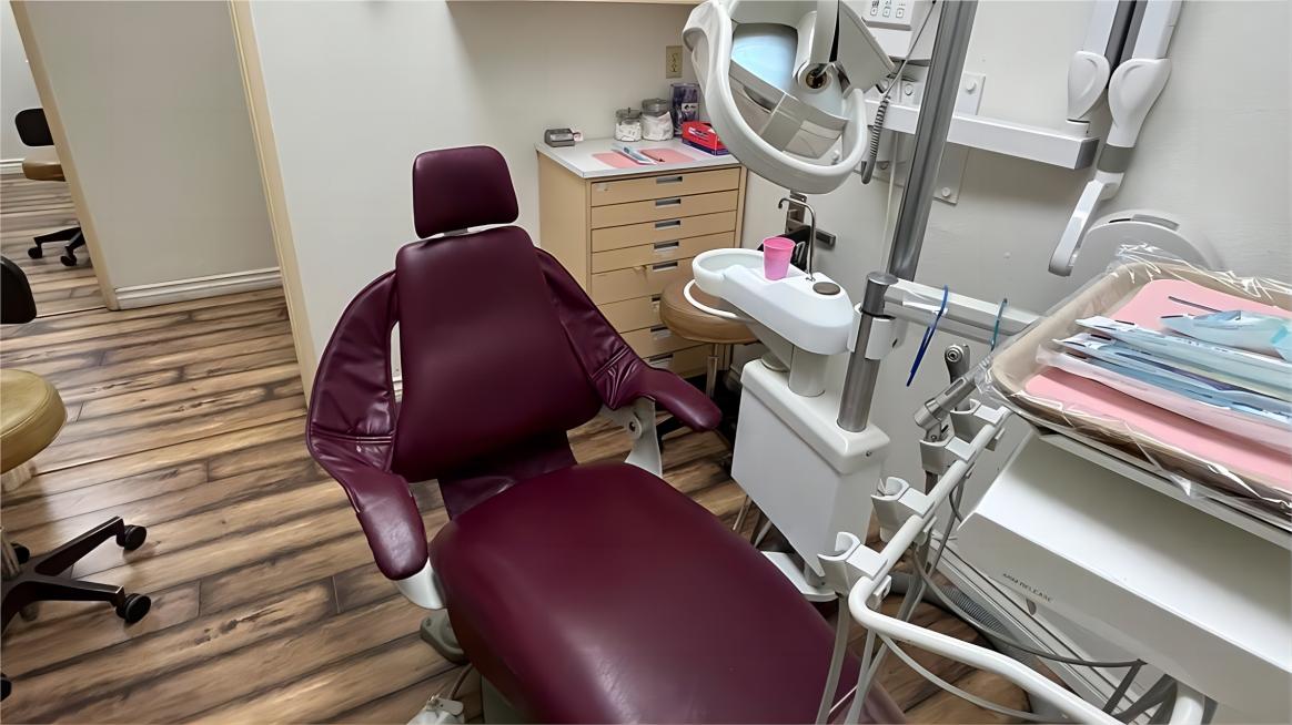 Island Plaza Dental