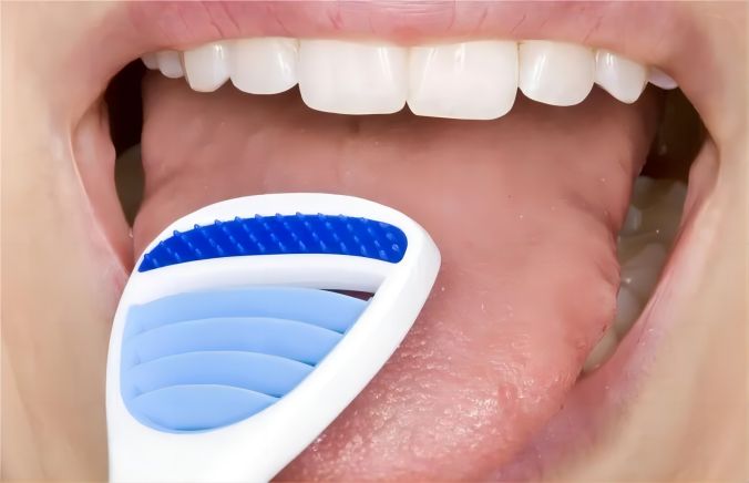 The importance of cleaning your tongue for your oral health!